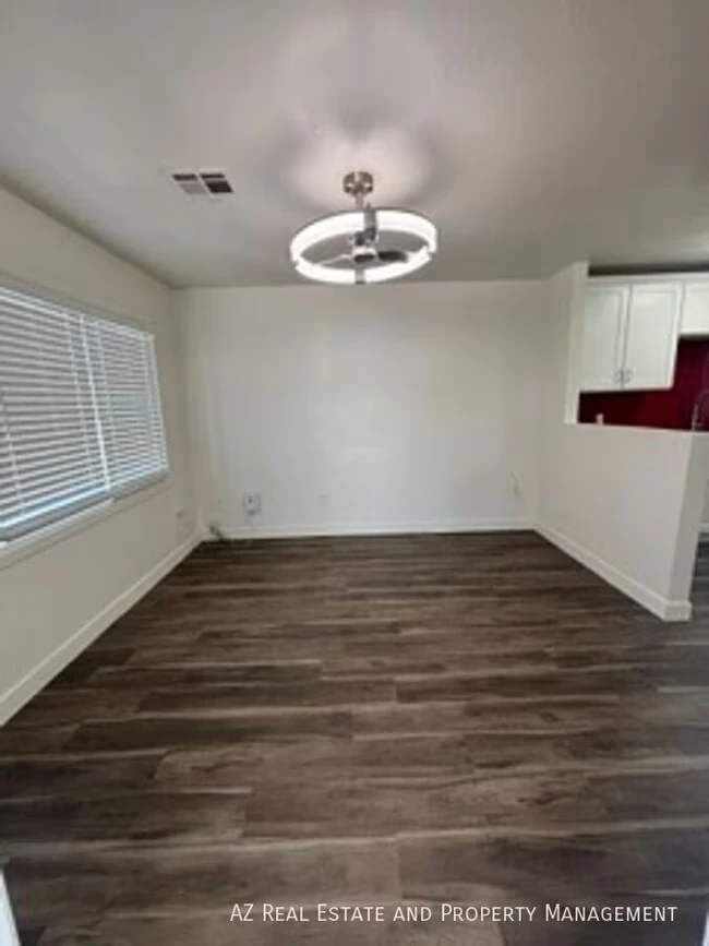 502 E Cody Dr Phoenix, AZ 85040 photo 3