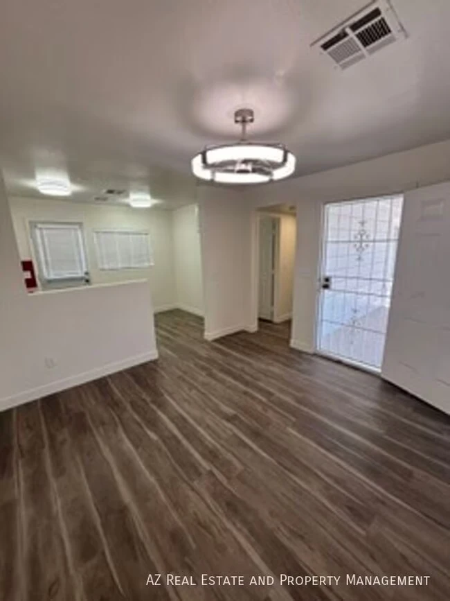 502 E Cody Dr Phoenix, AZ 85040 photo 5