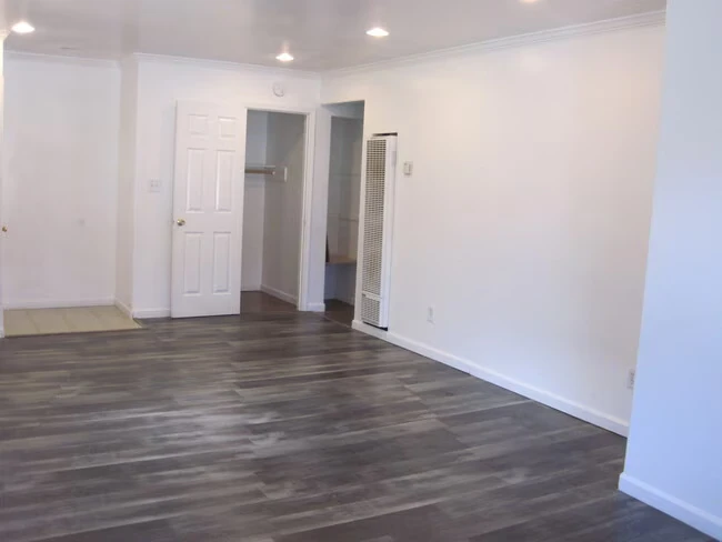 2750 Argyll Ave unit B photo 2