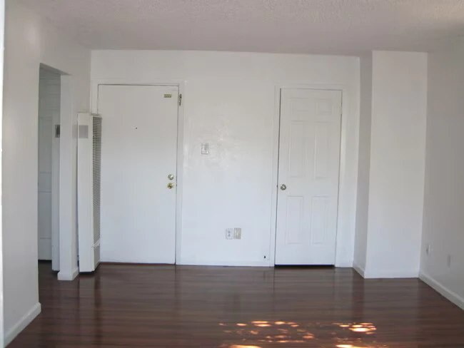 2750 Argyll Ave unit B photo 4