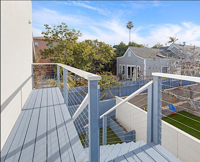 4656 Santa Monica Ave San Diego, CA 92107 photo 4