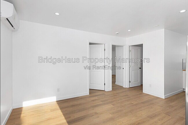 4656 Santa Monica Ave San Diego, CA 92107 photo 5