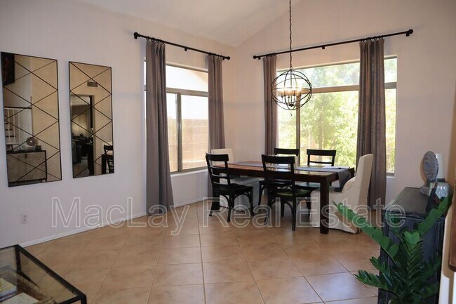 4622 E Lavender Ln Phoenix, AZ 85044 photo 4