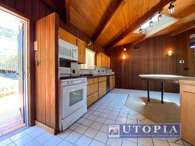 215 Blackpoint Ln Santa Cruz, CA 95062 photo 2