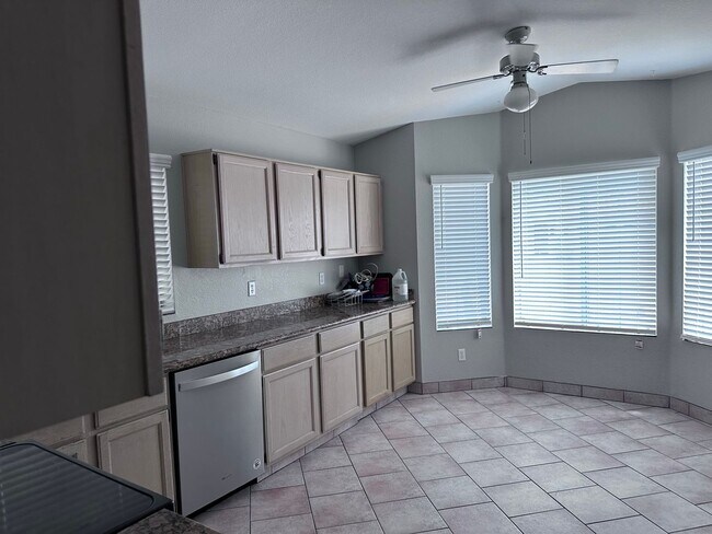 12024 S 45th St Phoenix, AZ 85044 photo 2