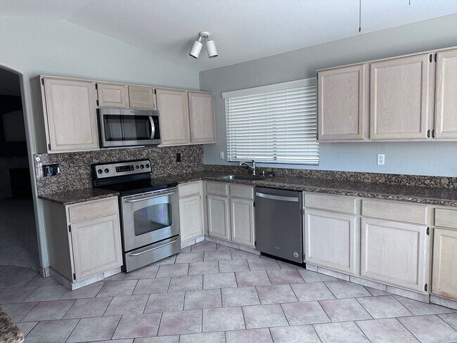 12024 S 45th St Phoenix, AZ 85044 photo 4