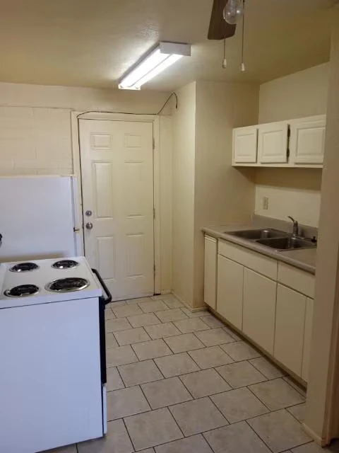 4220 N Granada Dr Eloy, AZ 85131 photo 2