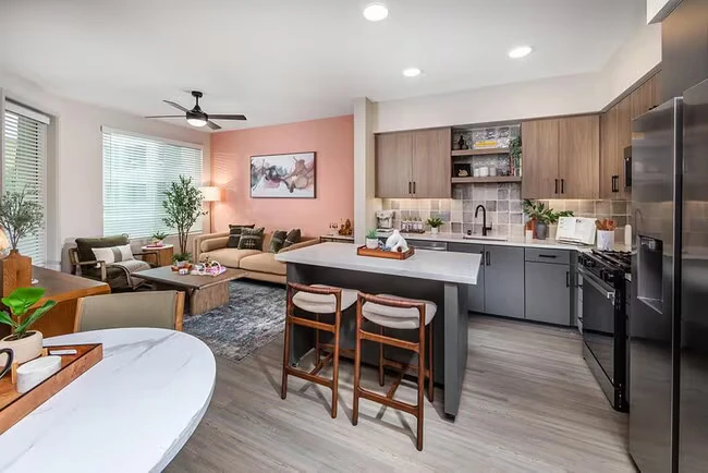 Bowen Apartments photo 5