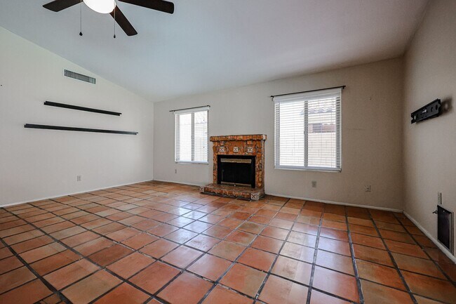 124 W Myrna Ln Tempe, AZ 85284 photo 2