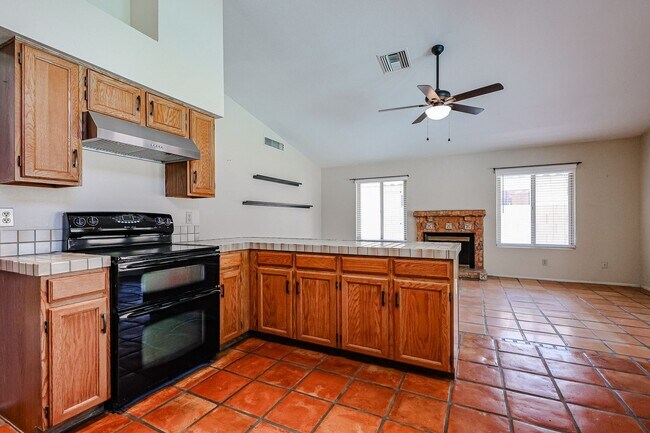 124 W Myrna Ln Tempe, AZ 85284 photo 3