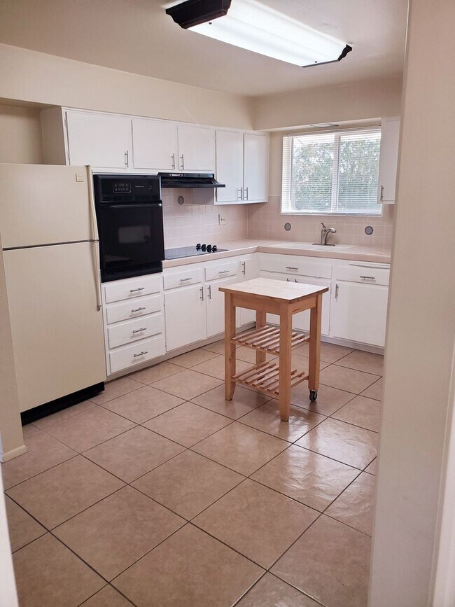 9951 W Clair Dr photo 5