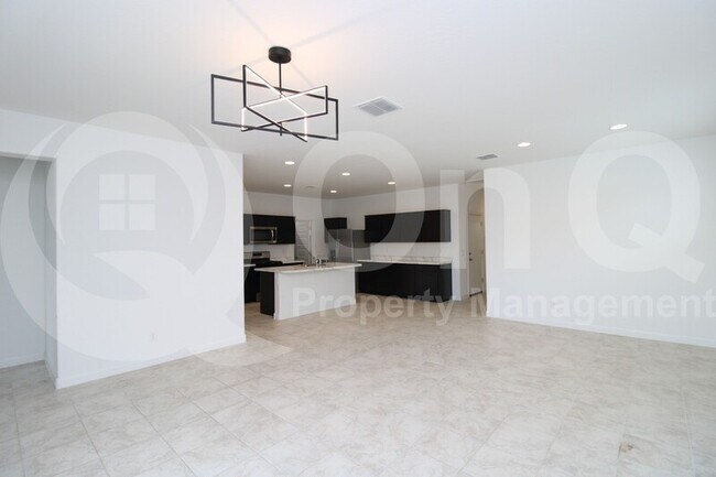 40075 W Shaver Dr Maricopa, AZ 85138 photo 4