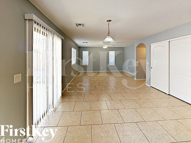 2430 W Via Dona Rd Phoenix, AZ 85085 photo 4