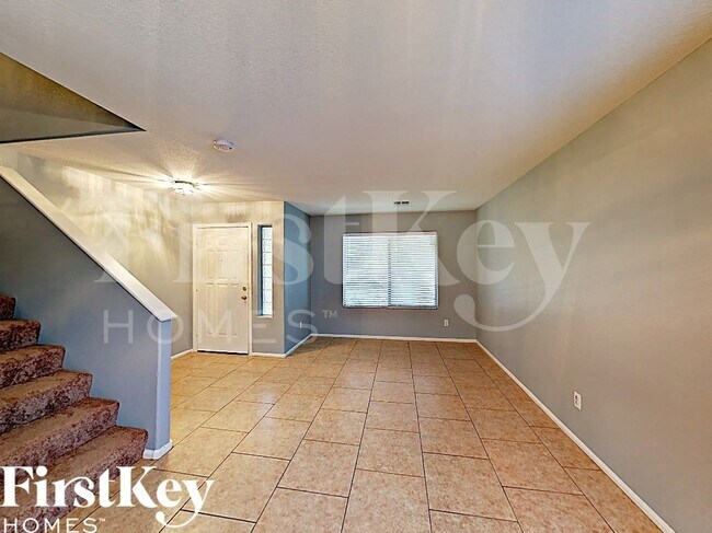2430 W Via Dona Rd Phoenix, AZ 85085 photo 2