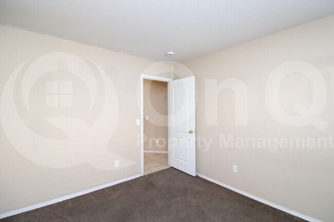 9217 S Leila Ln Phoenix, AZ 85041 photo 4