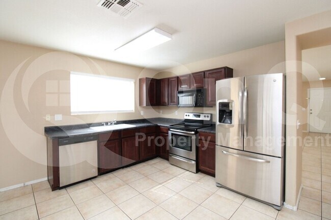 9217 S Leila Ln Phoenix, AZ 85041 photo 3