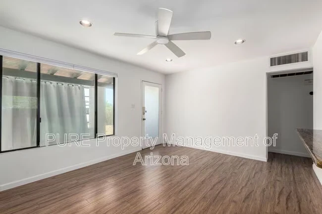1526 E Griswold Rd Phoenix, AZ 85020 photo 2