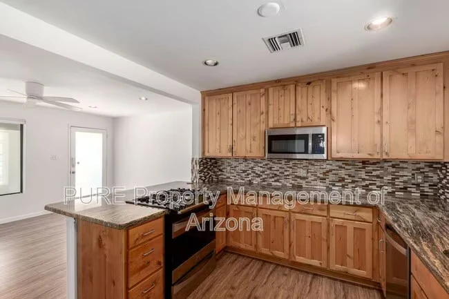 1526 E Griswold Rd Phoenix, AZ 85020 photo 4