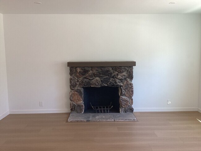 131 Sutphen St Santa Cruz, CA 95060 photo 4
