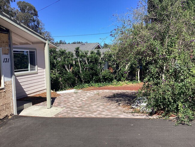 131 Sutphen St Santa Cruz, CA 95060 photo 2