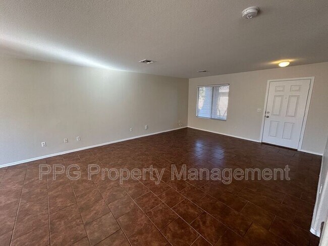 16961 W Marshall Ln Surprise, AZ 85388 photo 4