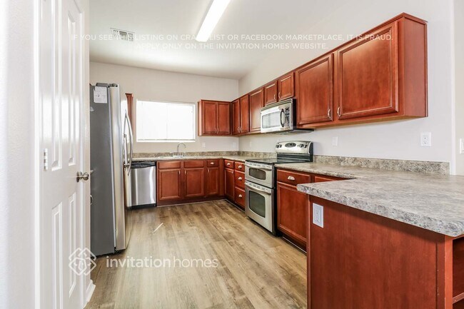 15949 W Mauna Loa Ln Surprise, AZ 85379 photo 5