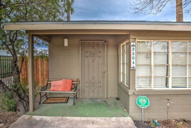 Vintage Ranch Home photo 2