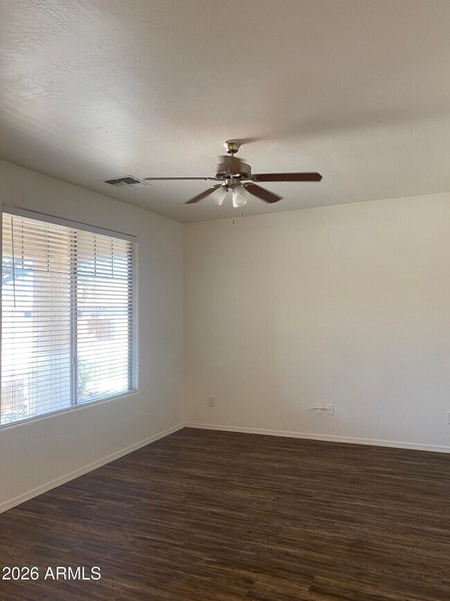 8552 W Malapai Dr Peoria, AZ 85345 photo 2