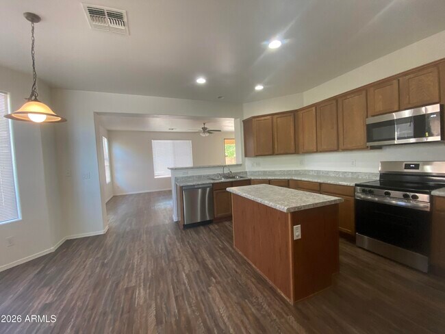 8552 W Malapai Dr Peoria, AZ 85345 photo 4