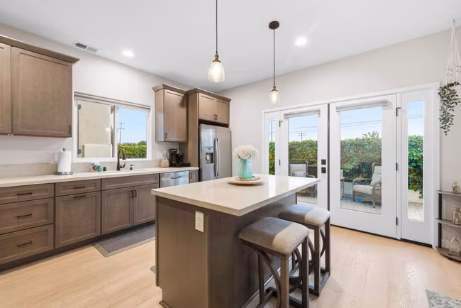 5051 Savannah St San Diego, CA 92110 photo 2