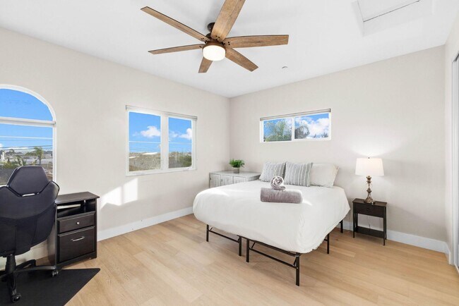 5051 Savannah St San Diego, CA 92110 photo 5