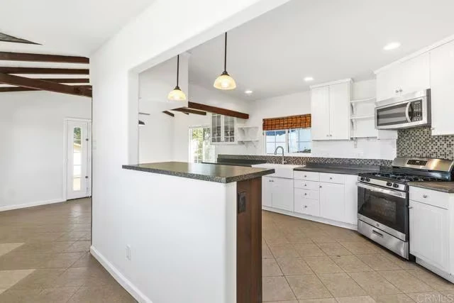 835 Barsby St Vista, CA 92084 photo 3