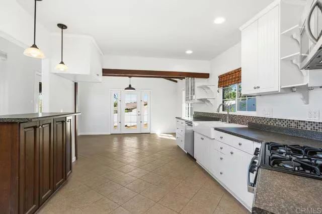 835 Barsby St Vista, CA 92084 photo 2