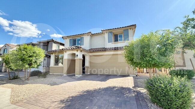 8743 W San Juan Ave Glendale, AZ 85305 photo 2