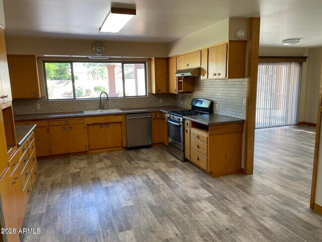 375 S Buena Vista Ave Gilbert, AZ 85296 photo 2