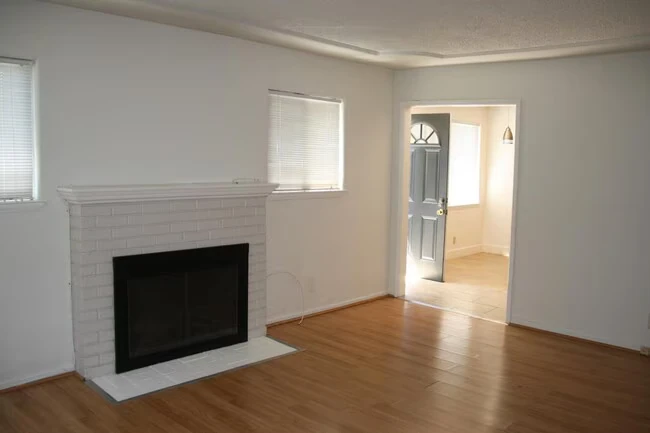 501 Bay Rd Redwood City, CA 94063 photo 4