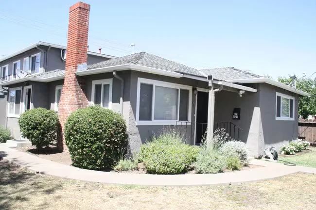 501 Bay Rd Redwood City, CA 94063 photo 2
