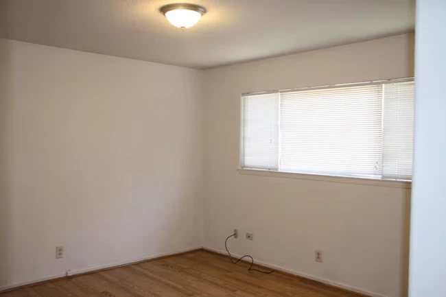 501 Bay Rd Redwood City, CA 94063 photo 5