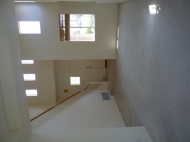 889 Camino La Paz Chula Vista, CA 91910 photo 2