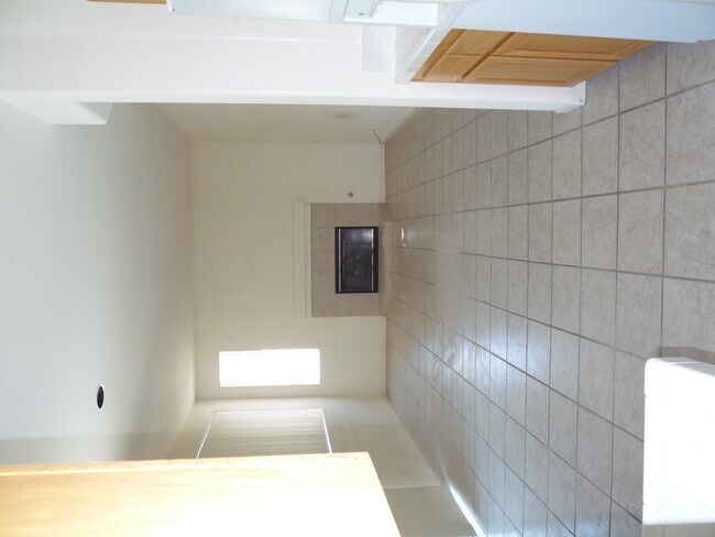 889 Camino La Paz Chula Vista, CA 91910 photo 4