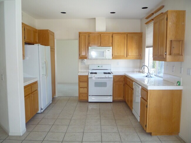 889 Camino La Paz Chula Vista, CA 91910 photo 5