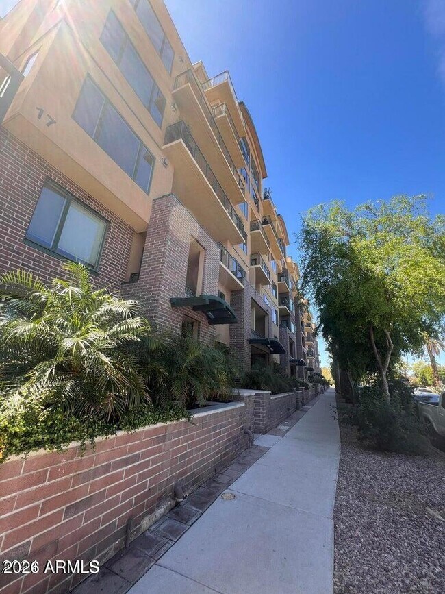 17 W Vernon Ave Phoenix, AZ 85003 photo 2