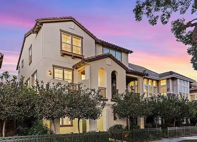 Modern Luxury 4bd/4ba Townhome In Rosewood Community – Fully Refreshed! photo 2