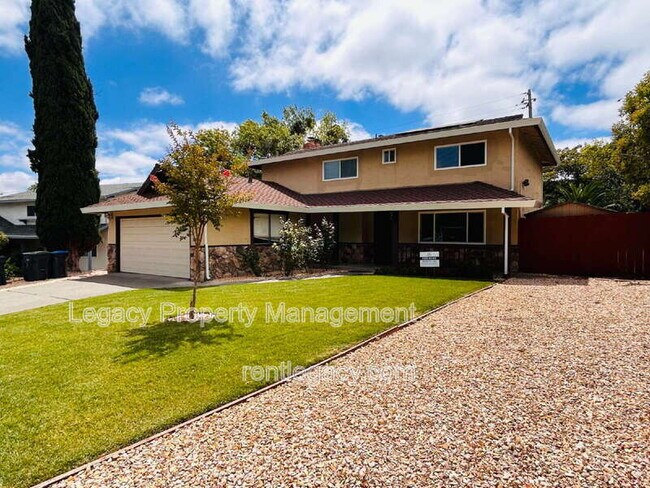 493 Dahlia St photo 3
