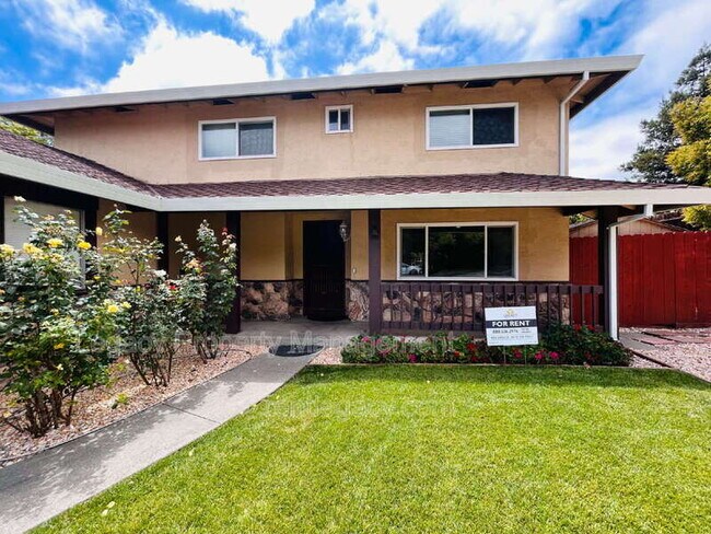493 Dahlia St photo 5