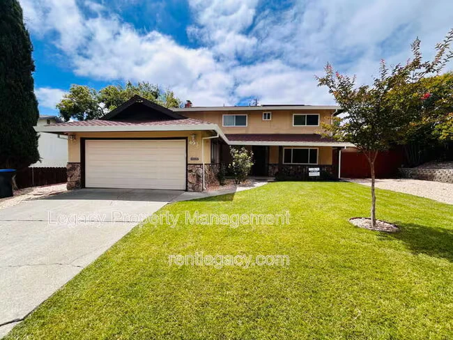 493 Dahlia St photo 2