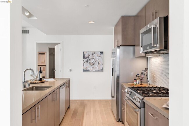 51 Innes Ct San Francisco, CA 94124 photo 4