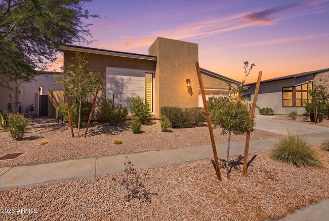 1118 E Paseo Way photo 3