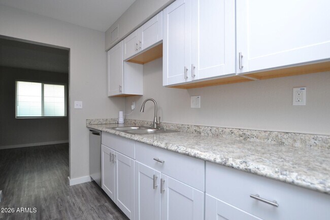 2210 W Devonshire Ave Phoenix, AZ 85015 photo 4
