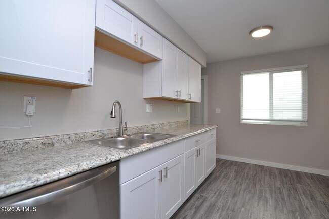 2210 W Devonshire Ave Phoenix, AZ 85015 photo 5